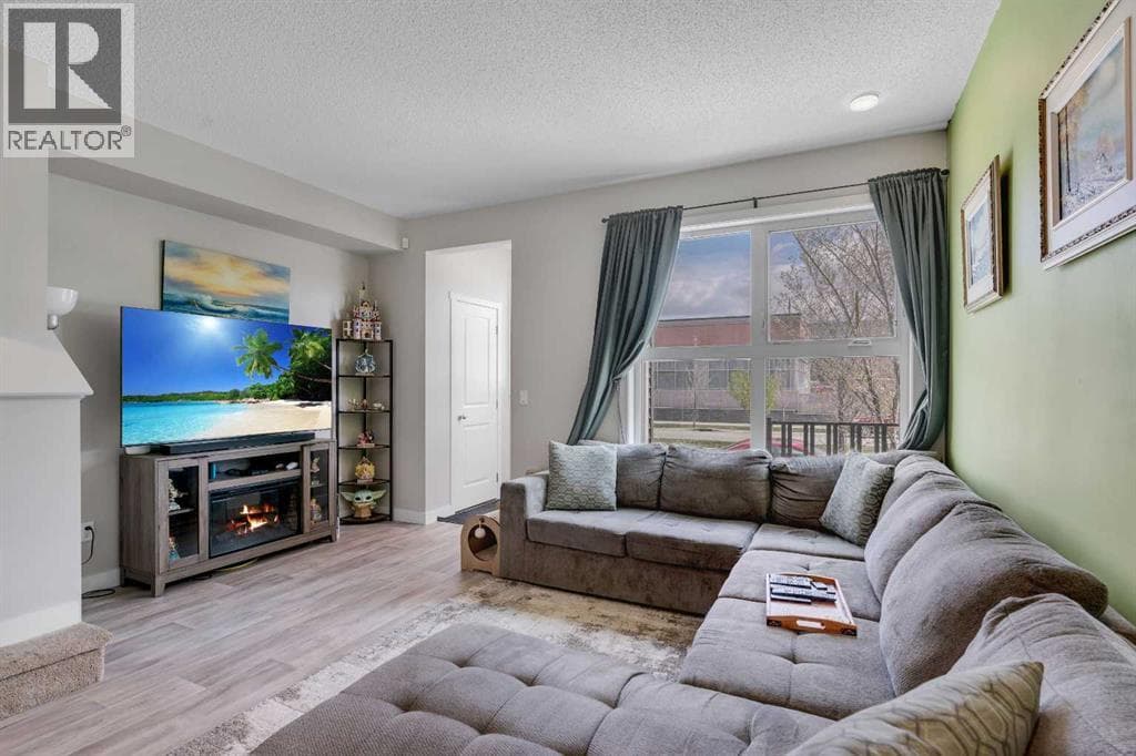 76 Carrington Boulevard NW — photo 2