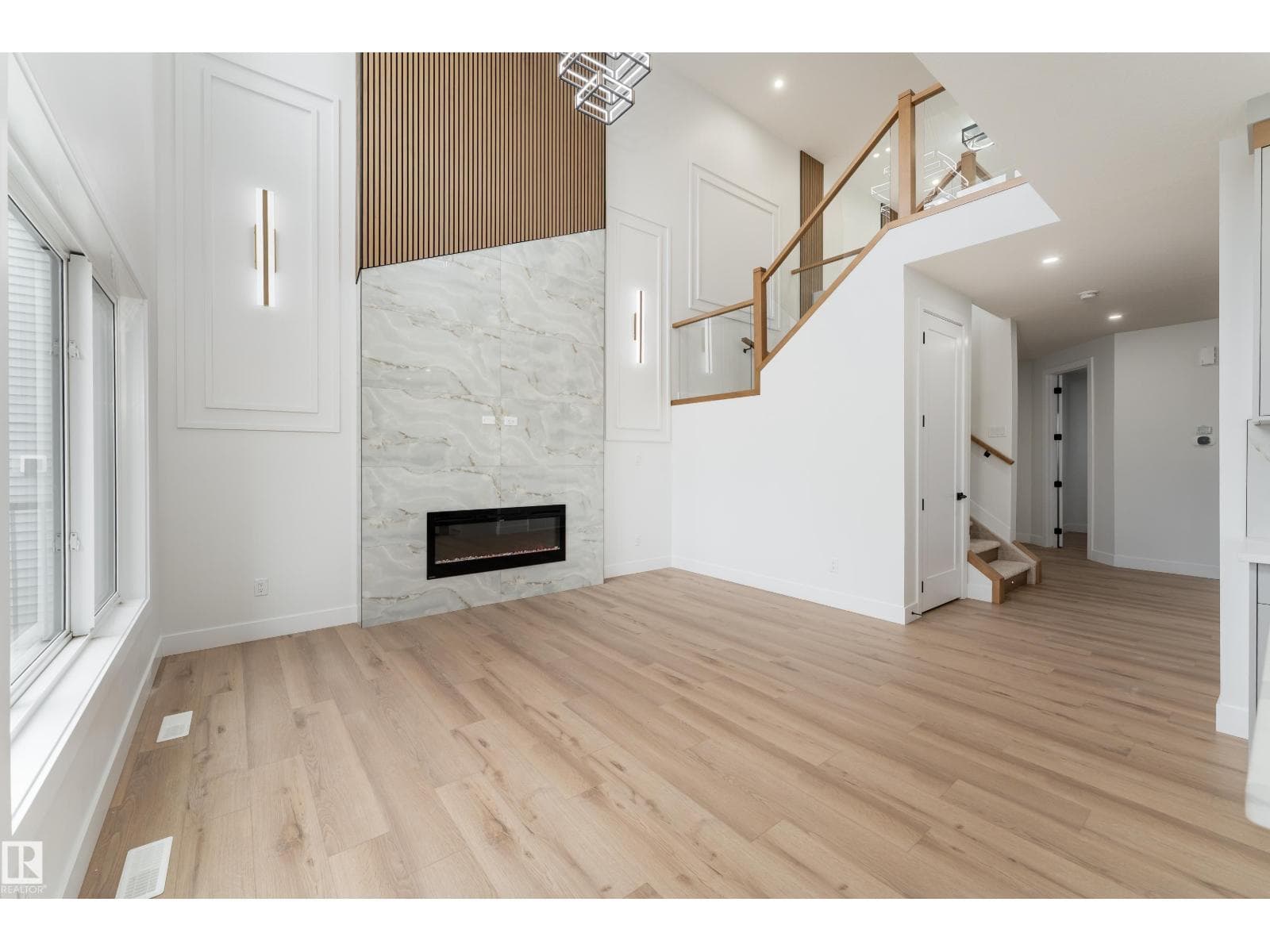 2408 63 AV NE — photo 2