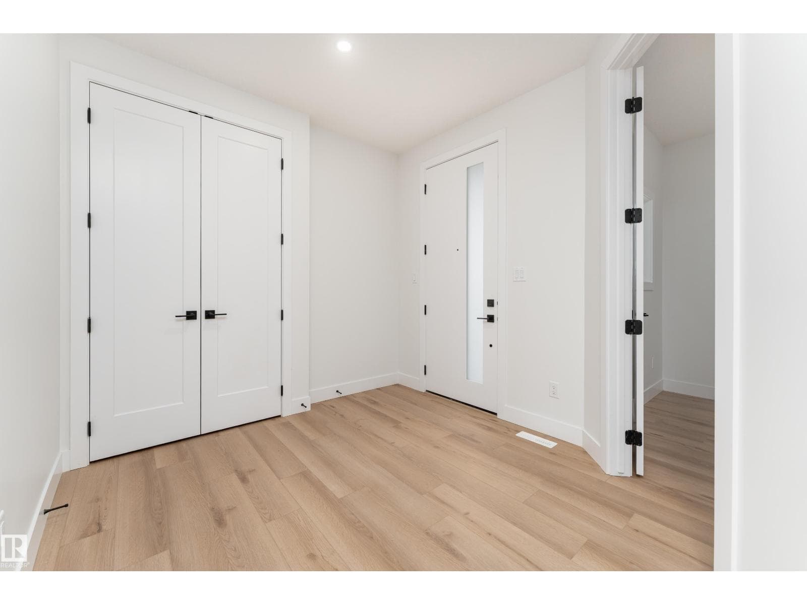 2408 63 AV NE — photo 4