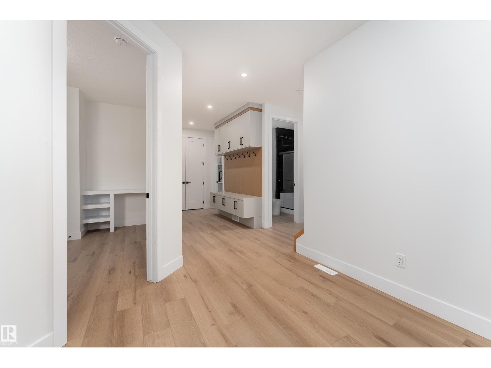 2408 63 AV NE — photo 5