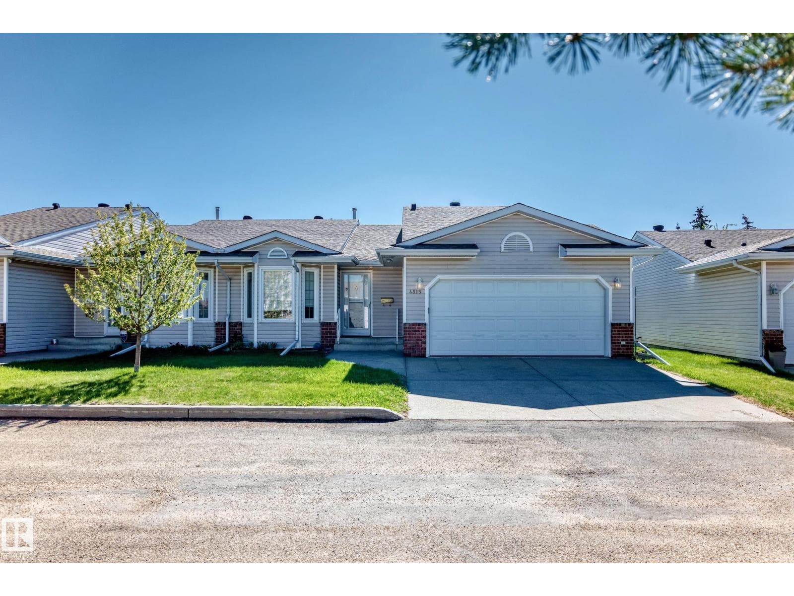 4815 32 AV NW — photo 2