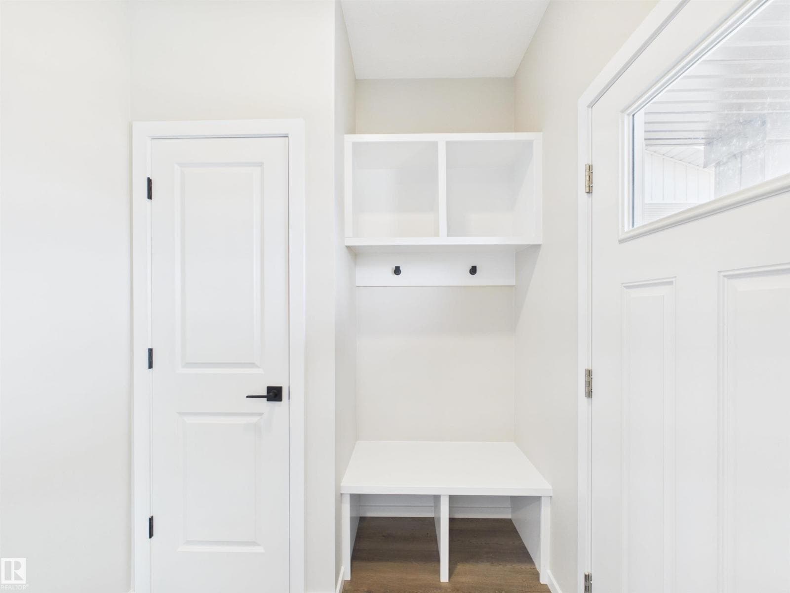 1100 MCLEOD AV — photo 3