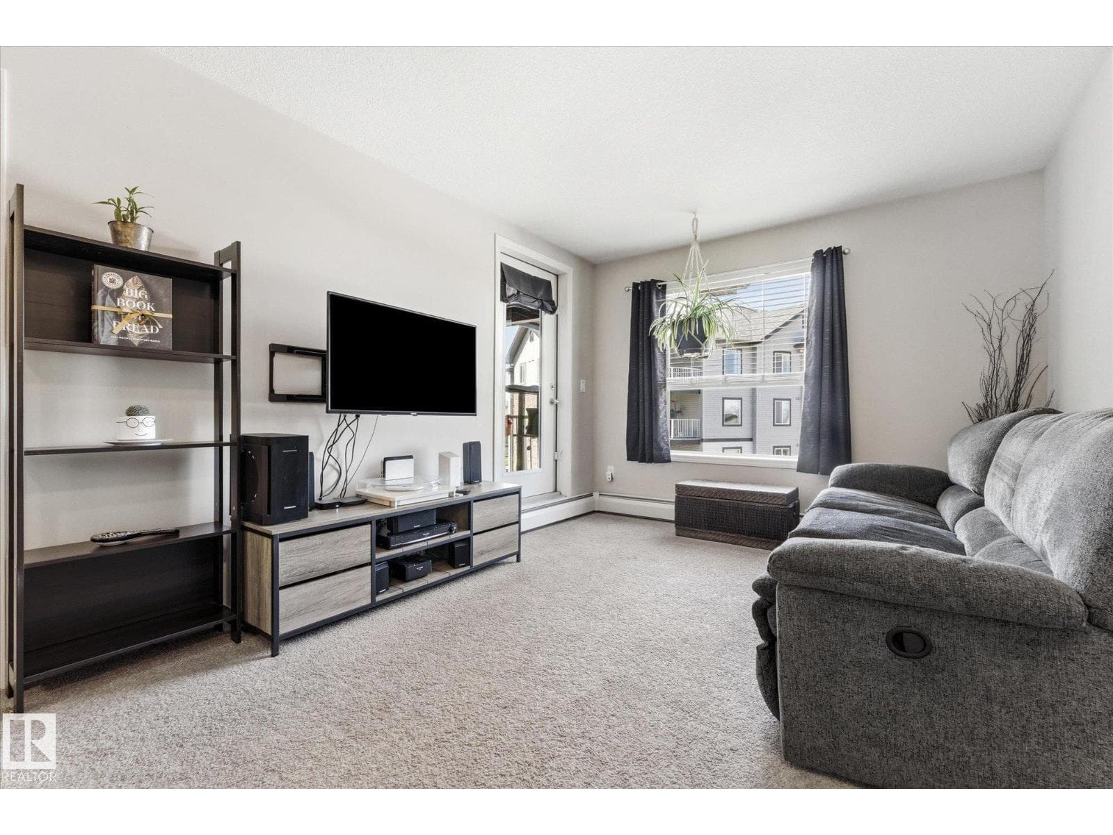 #410 42 SUMMERWOOD BV