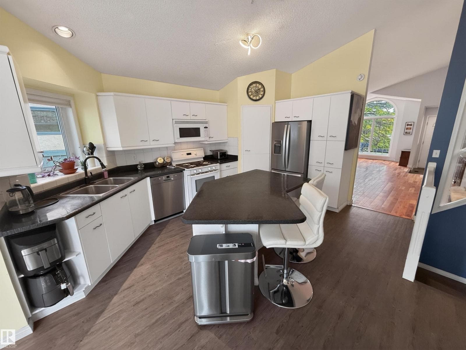 11 LACOMBE DR — photo 3
