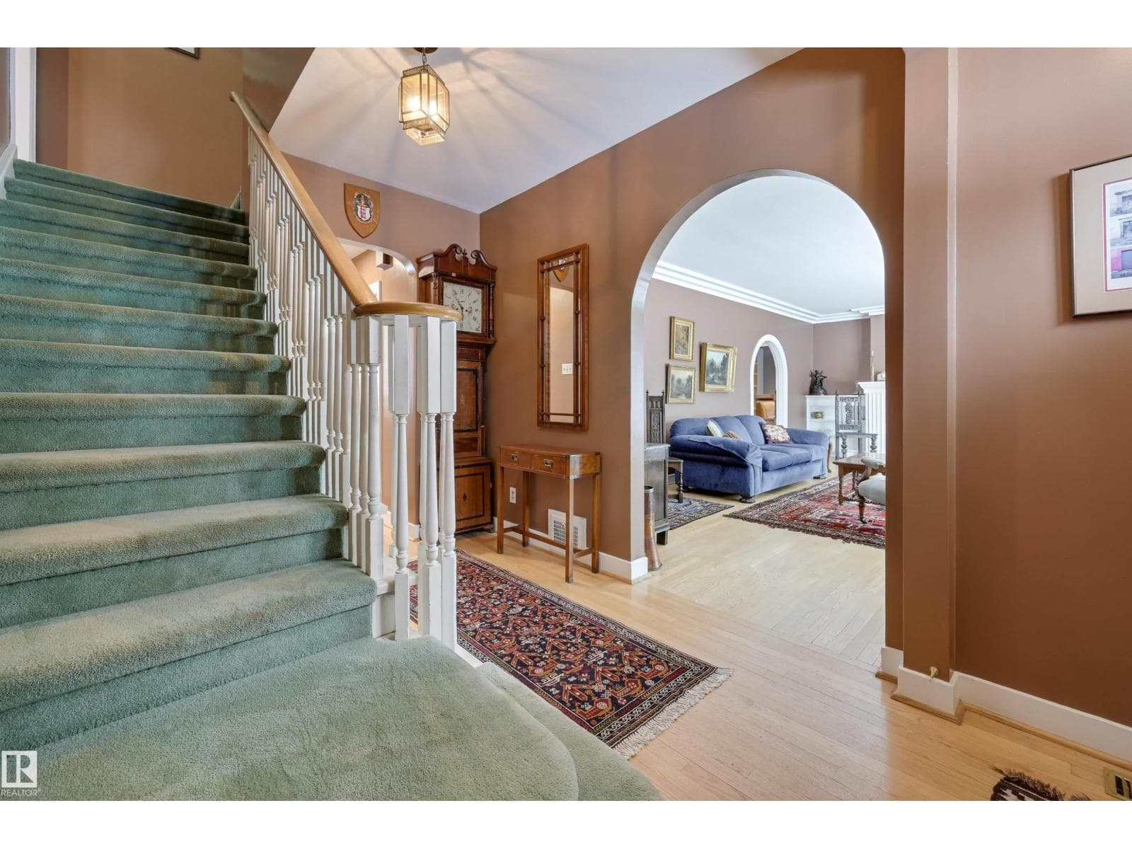 106 ST GEORGE'S CR NW — photo 5