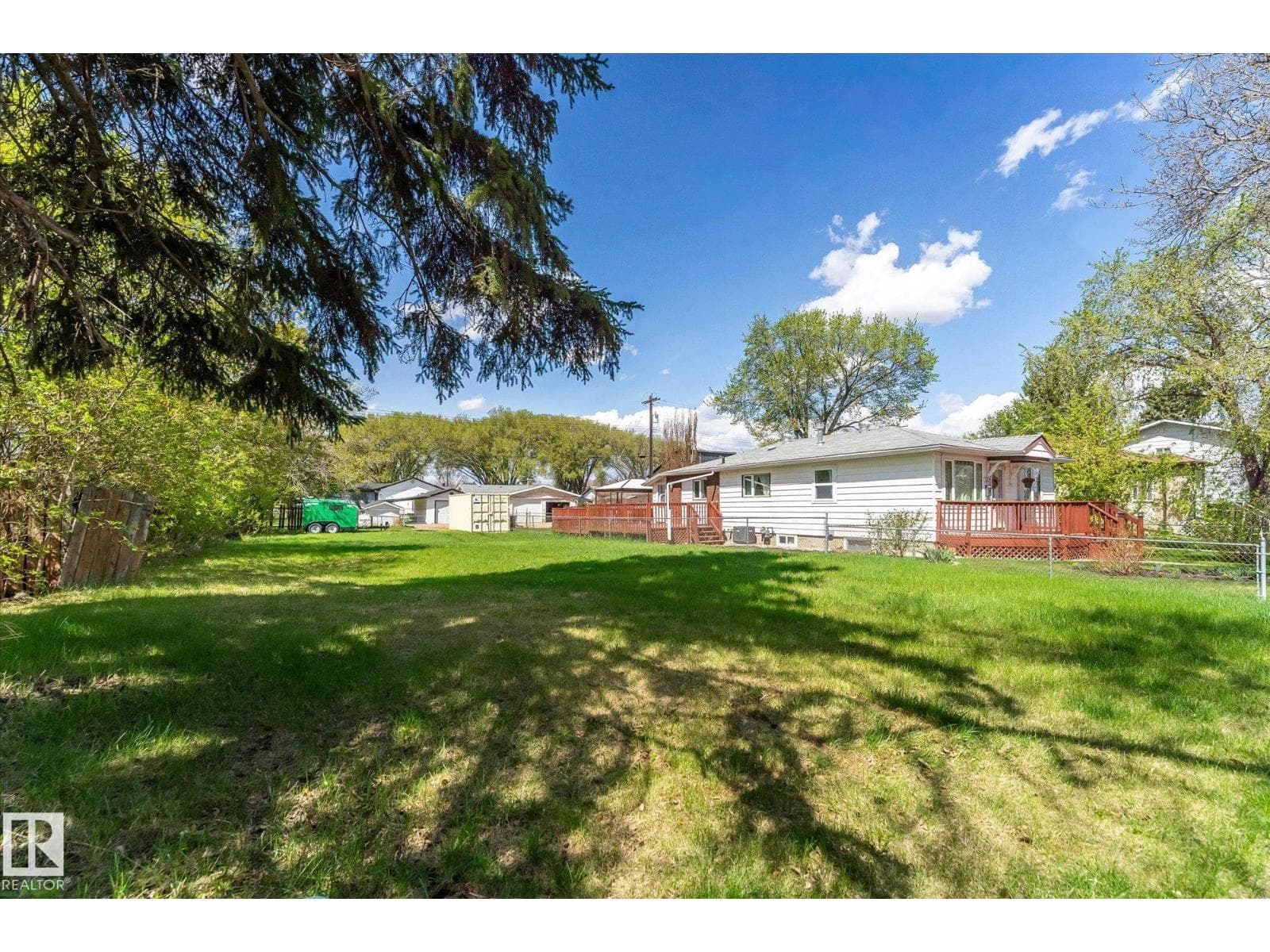 12122 45 ST NW