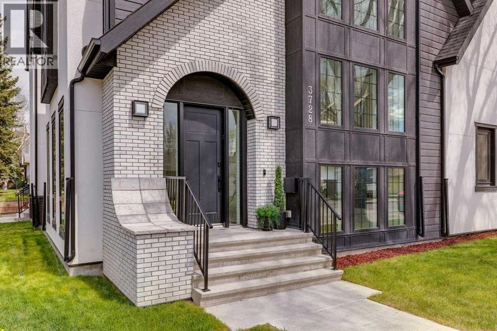 3728 5 Avenue SW photo 3