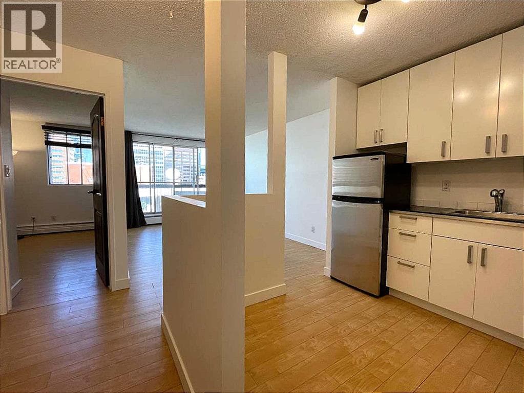 808, 340 14 Avenue SW — photo 2