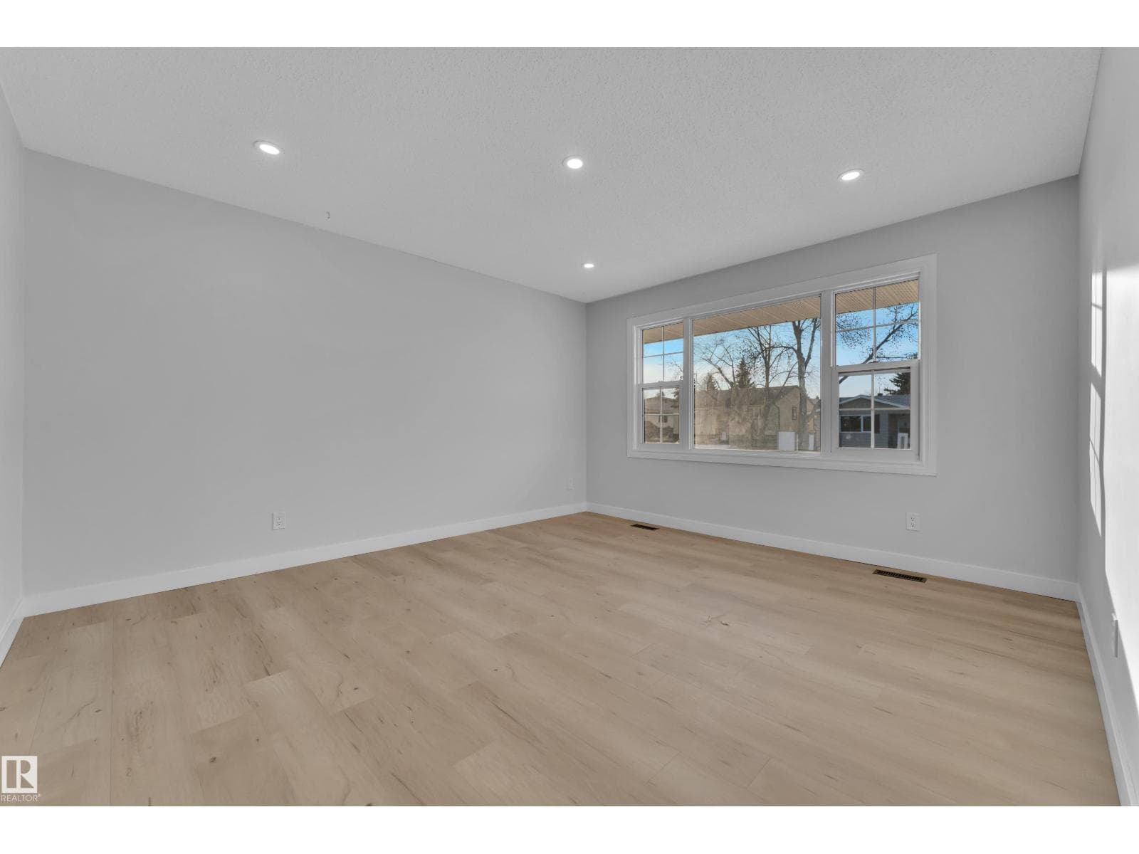 5118 17A AV NW NW — photo 3