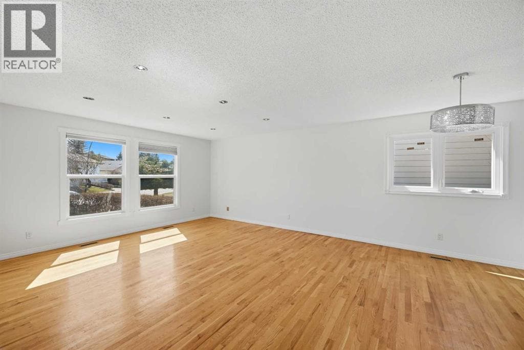 92 Whitlock Close NE — photo 4