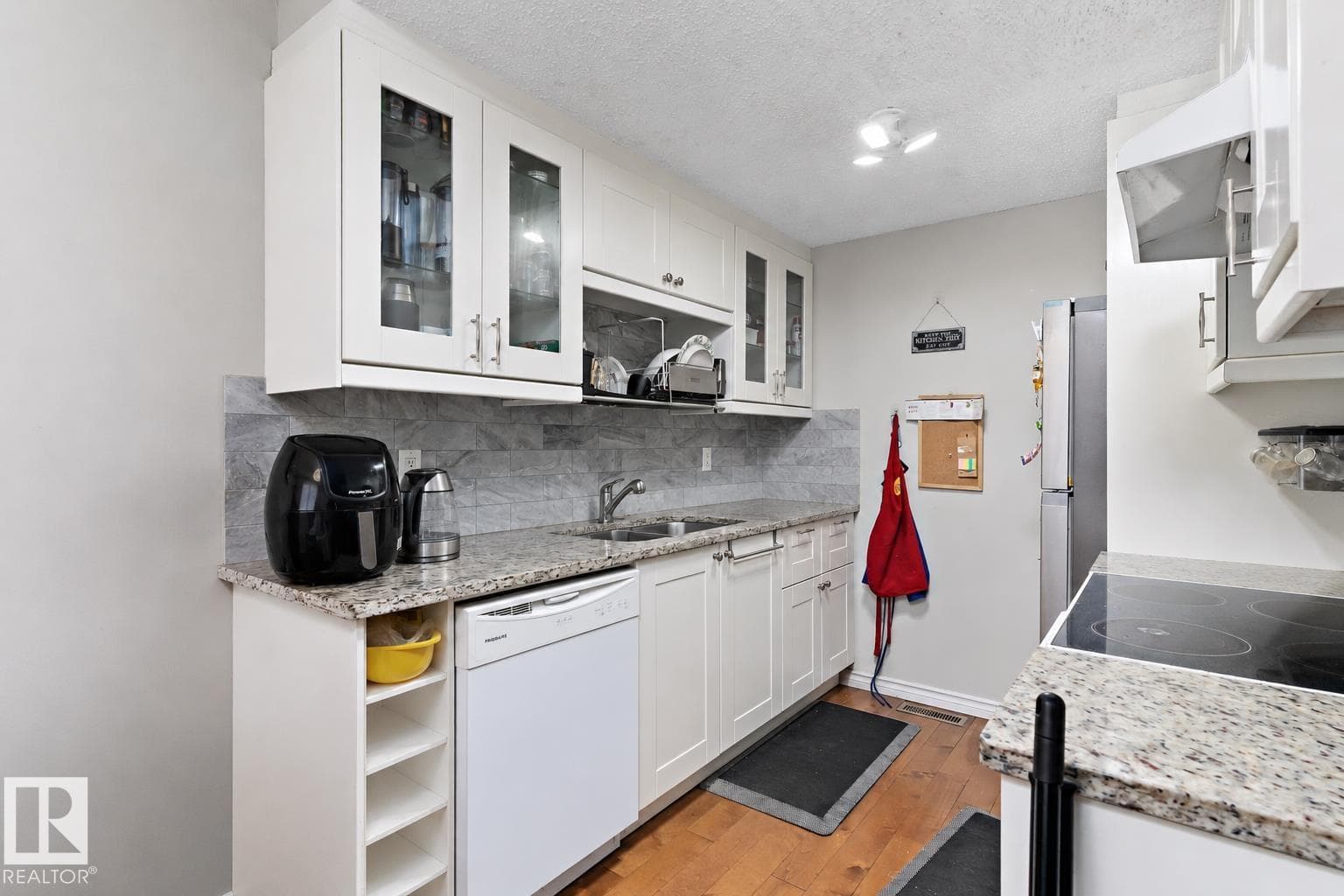 6617 180 ST NW — photo 2
