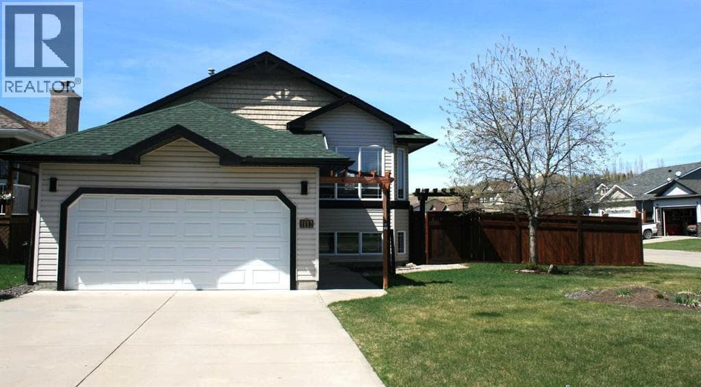 1112 2 Street NE — photo 2
