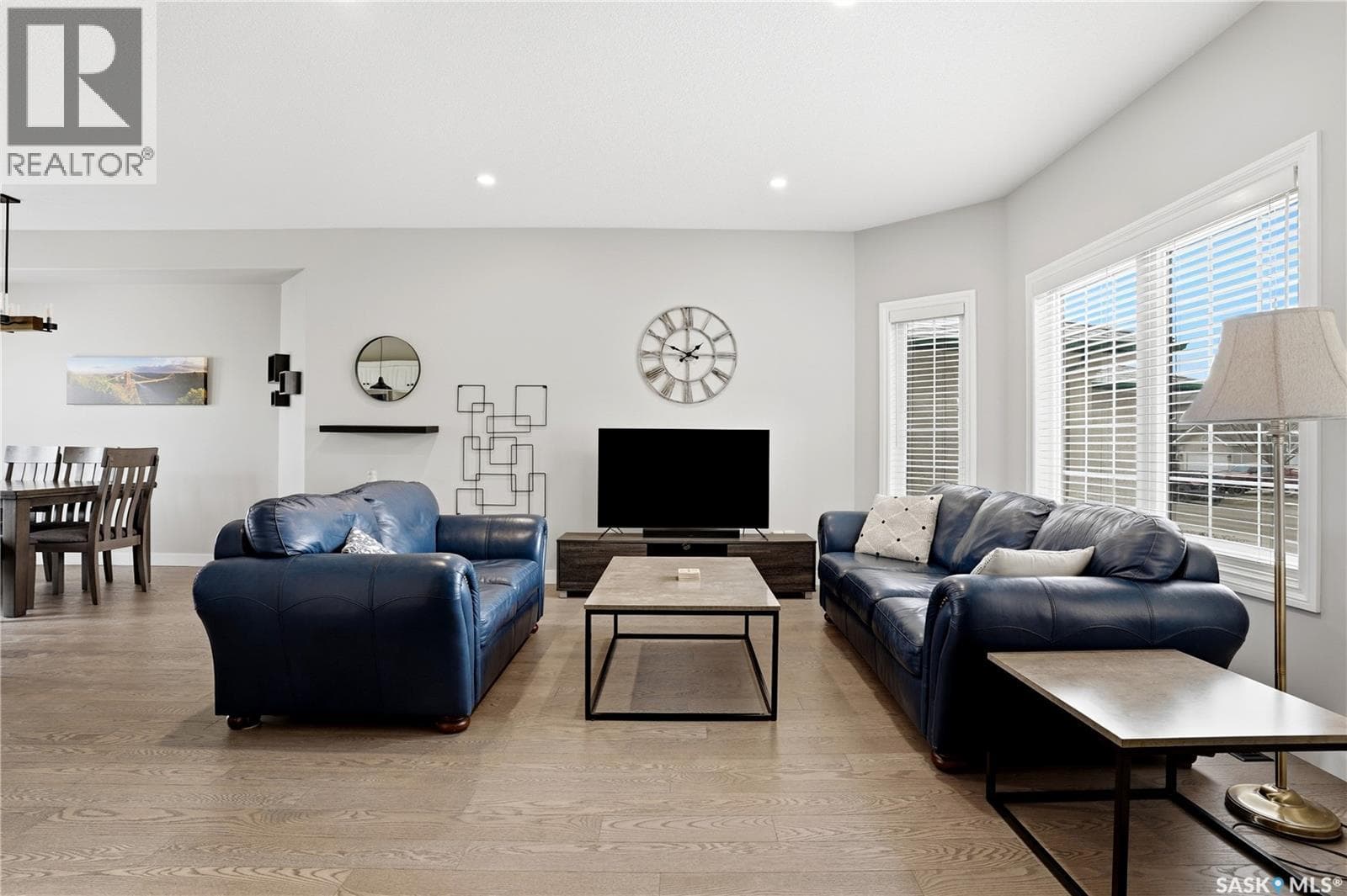 3283 Thames CRESCENT E — photo 5