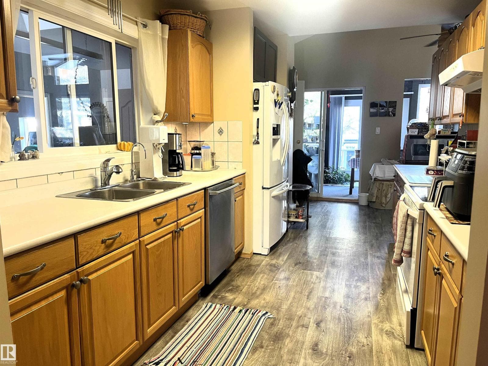 2 Bay Drive — photo 2