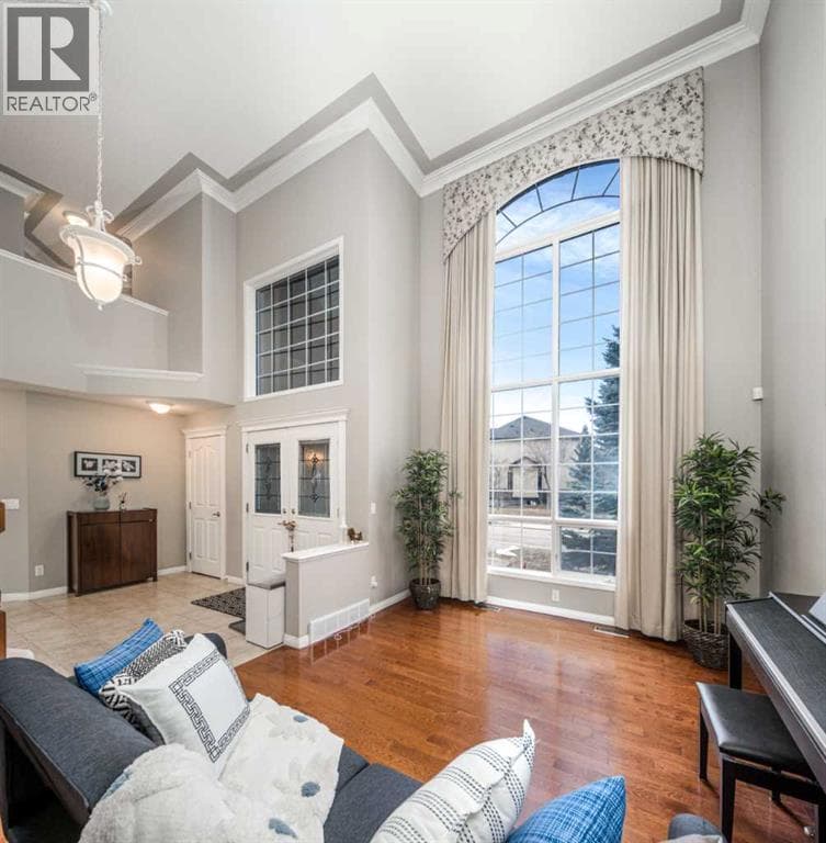 143 Hamptons Terrace NW — photo 4