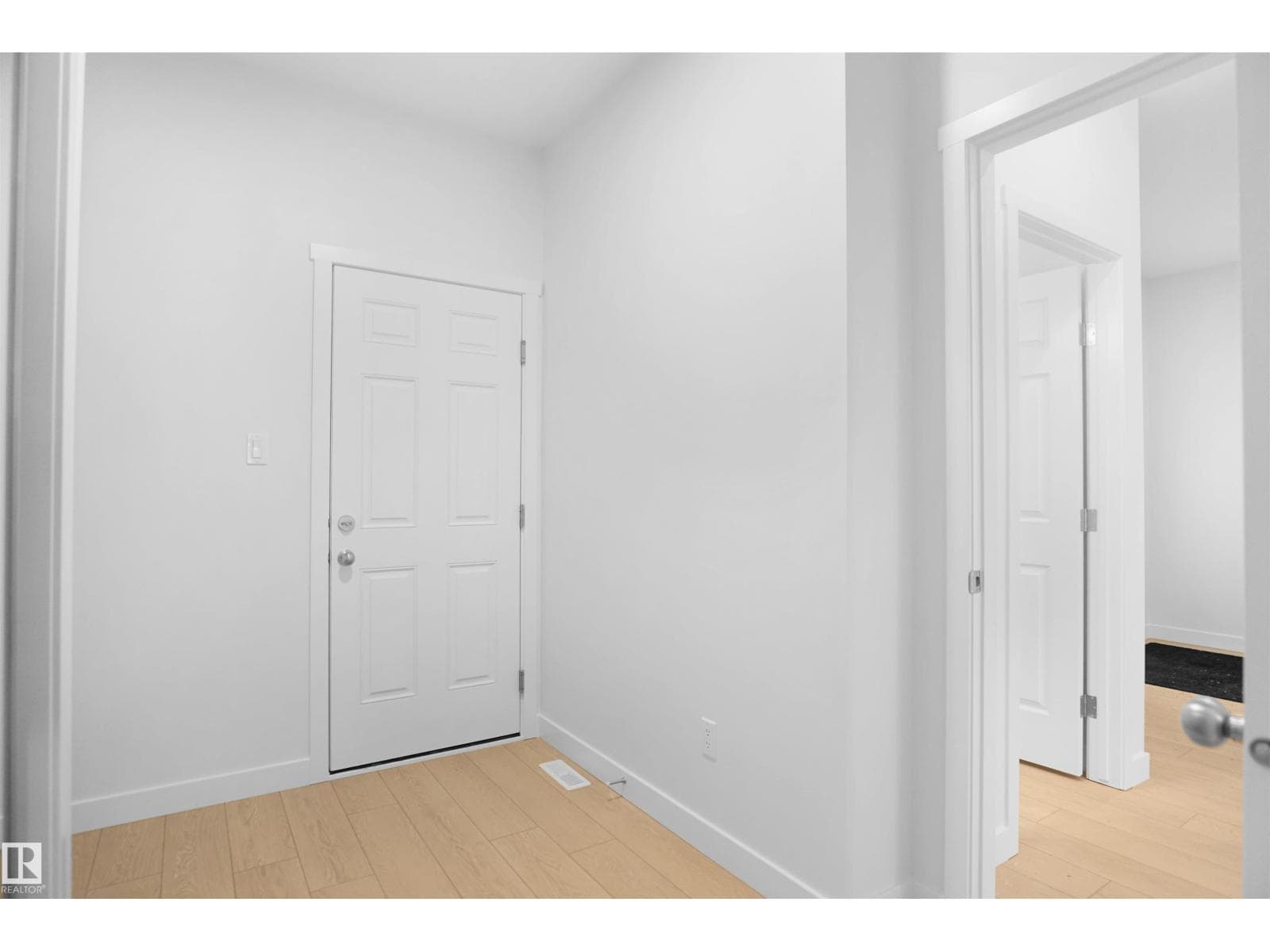6343 175 AV NW — photo 5