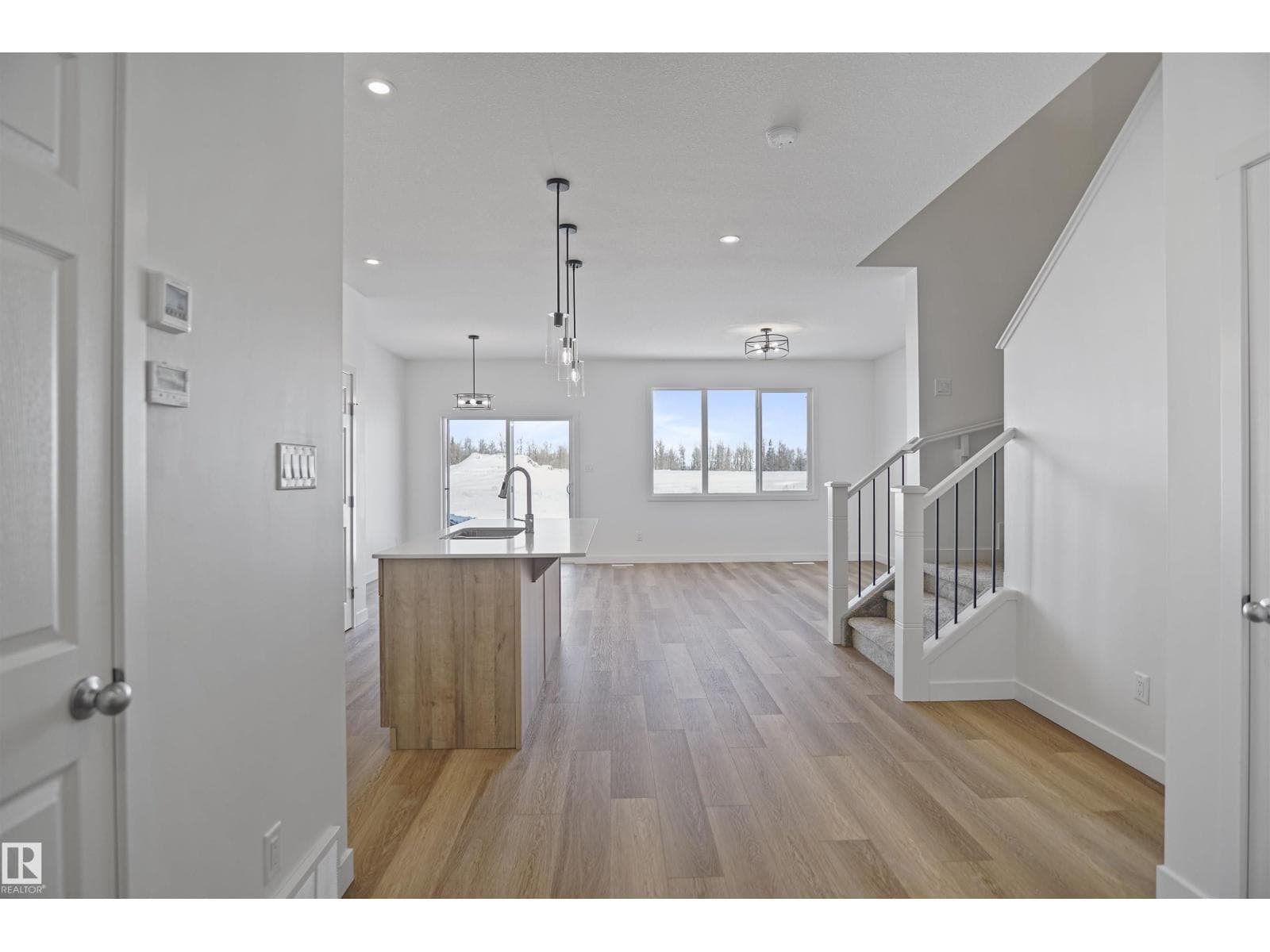 6327 175 AV NW — photo 2