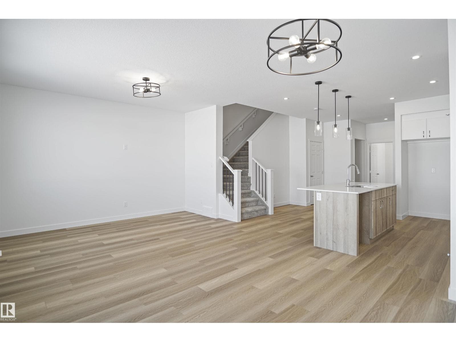 6327 175 AV NW — photo 4