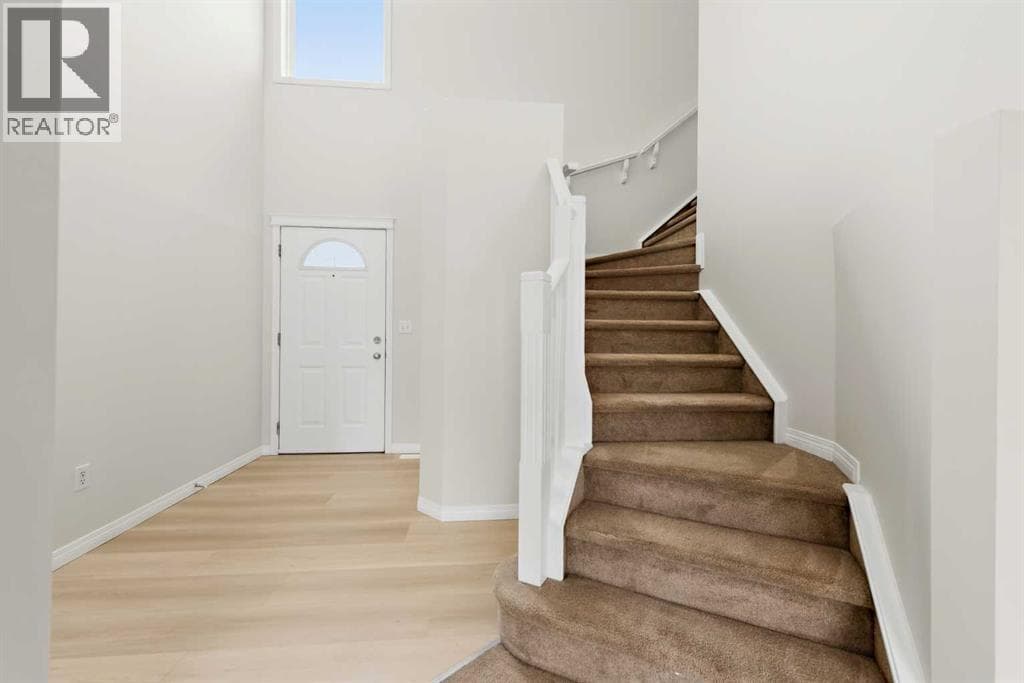 149 Royal Birch Crescent NW — photo 4
