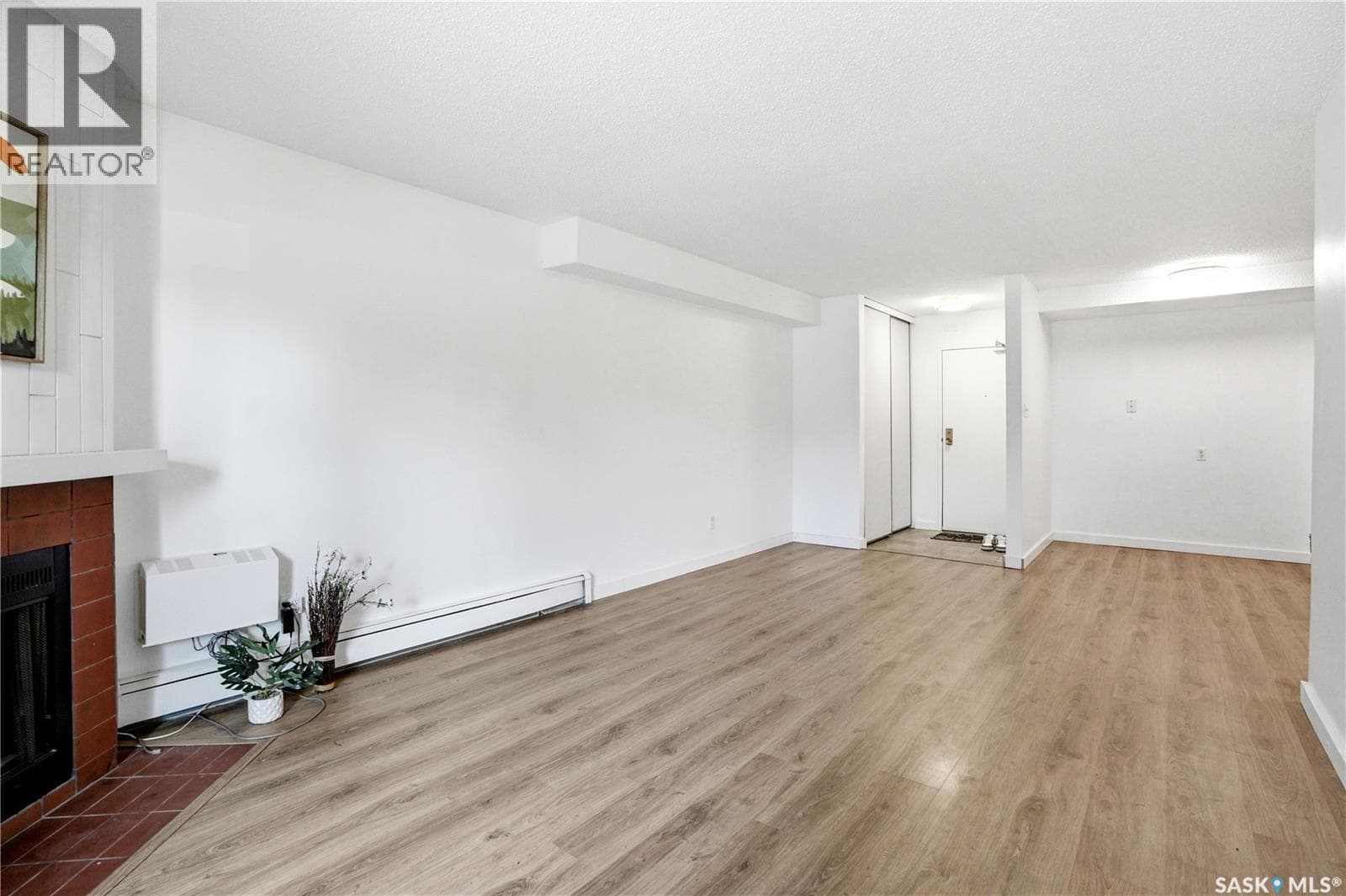 107 415 Tait COURT — photo 2