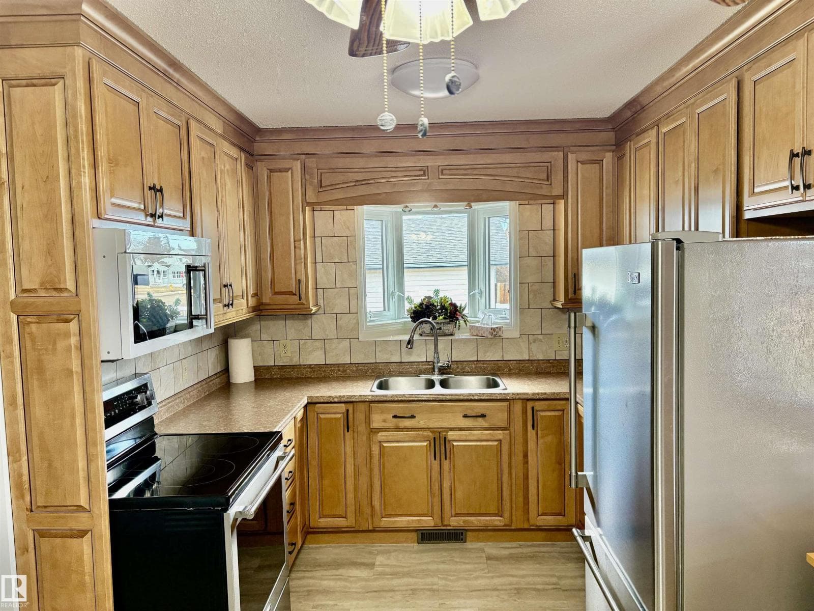 5302 48 AV — photo 5