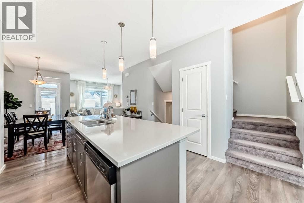 462 Walgrove Way SE — photo 4