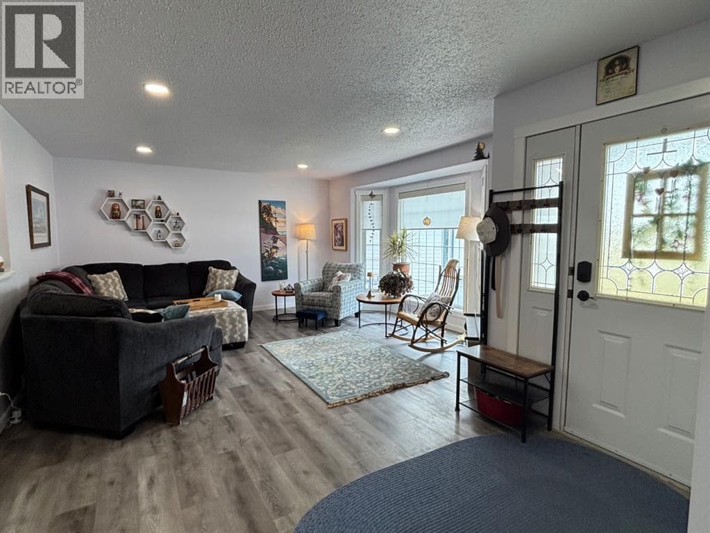 5307 40A Street — photo 3