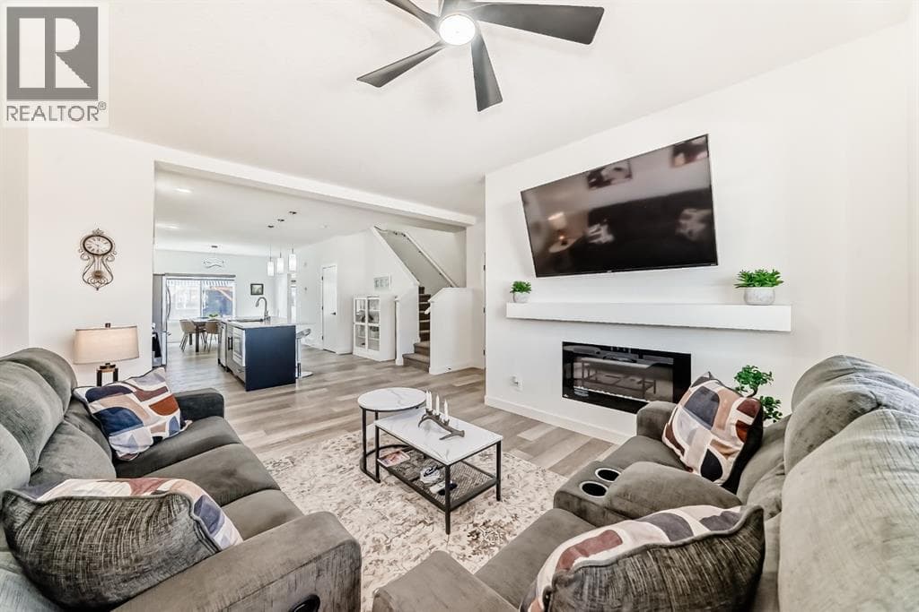 37 Legacy Glen Point SE — photo 3