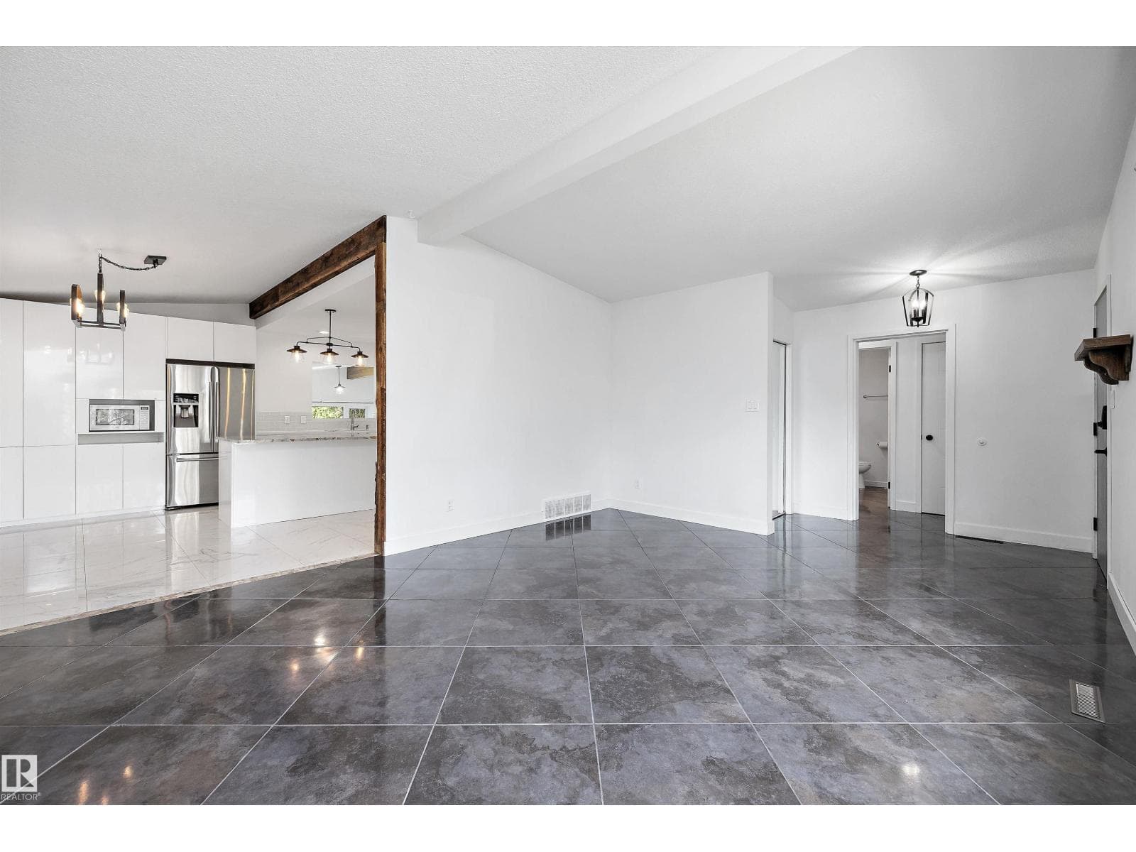 11525 37A AV NW NW — photo 5