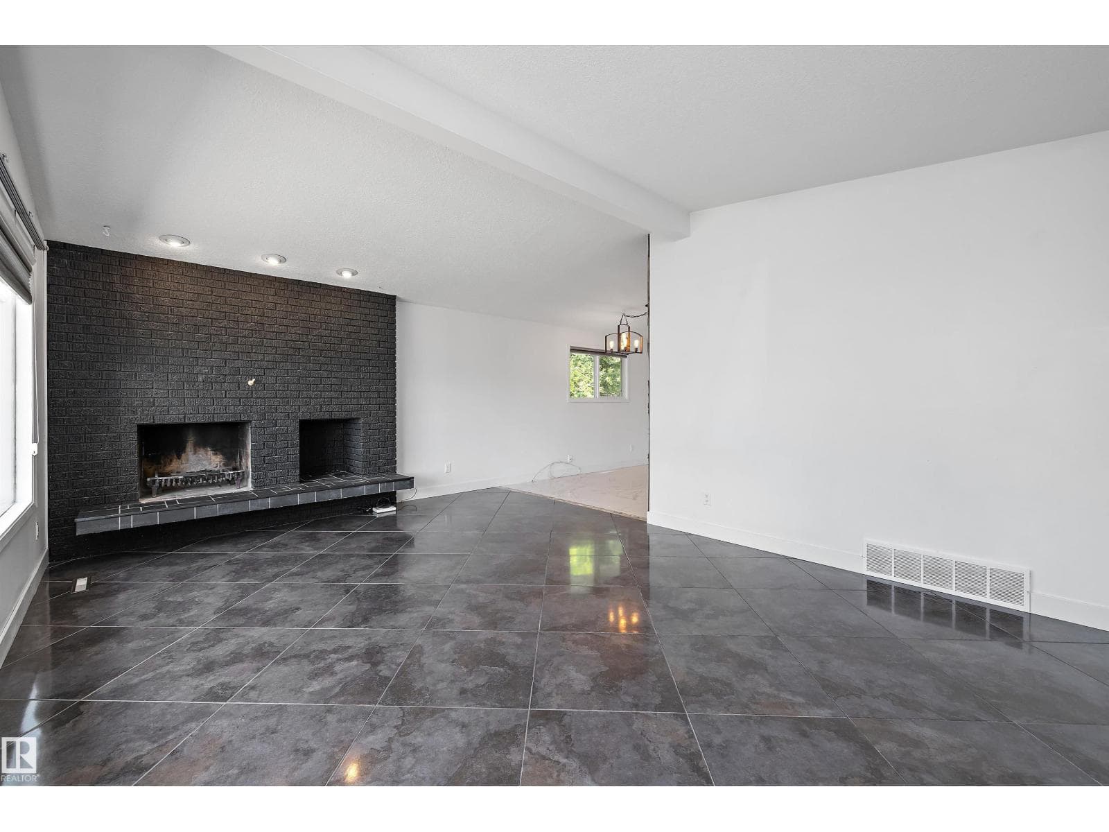 11525 37A AV NW NW — photo 3