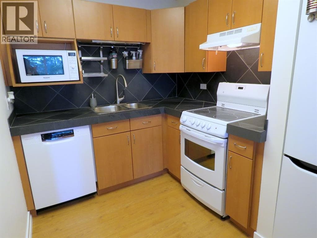 204, 328 Cedar Crescent SW — photo 4