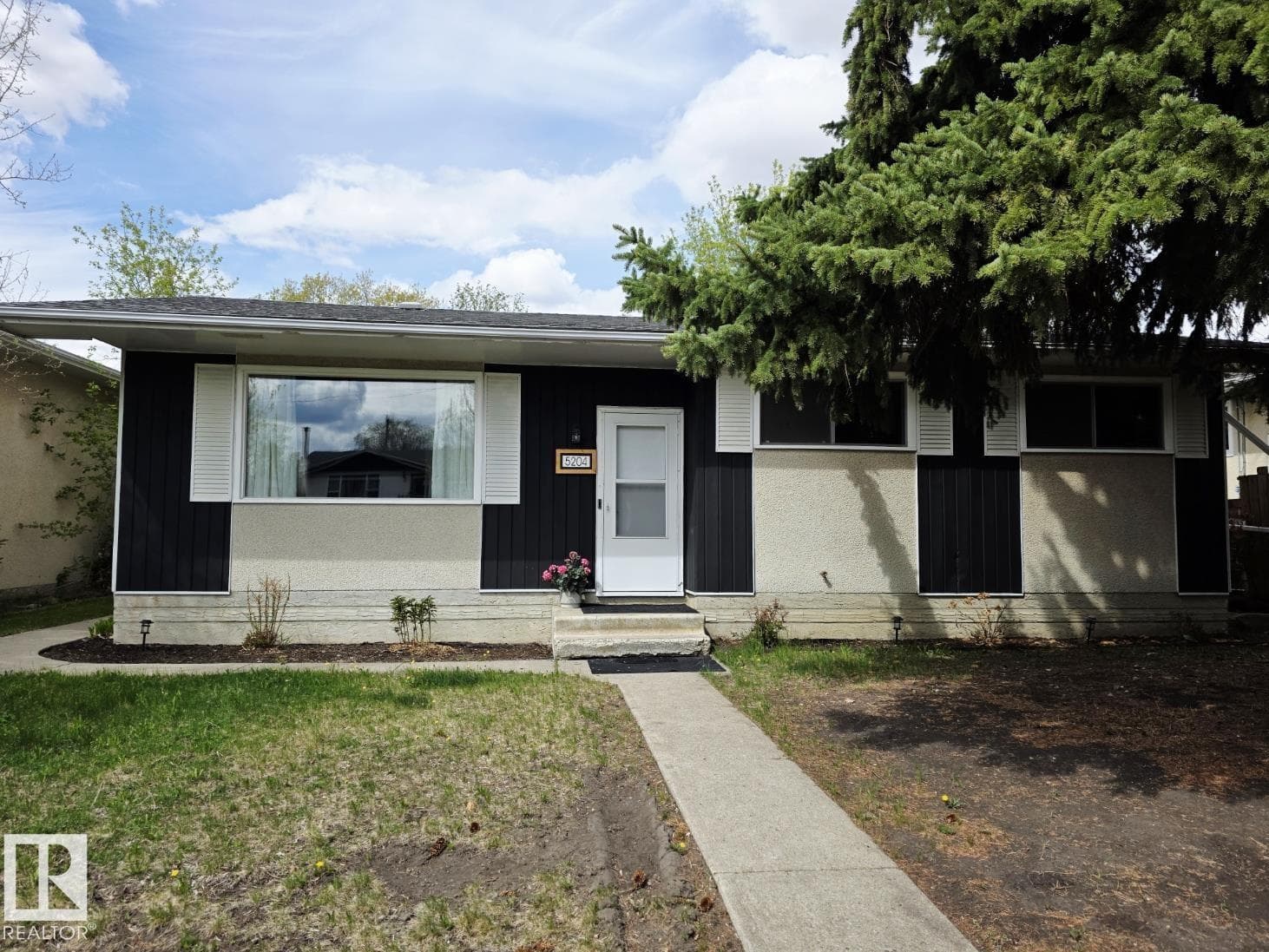 5204 43 AV — photo 2