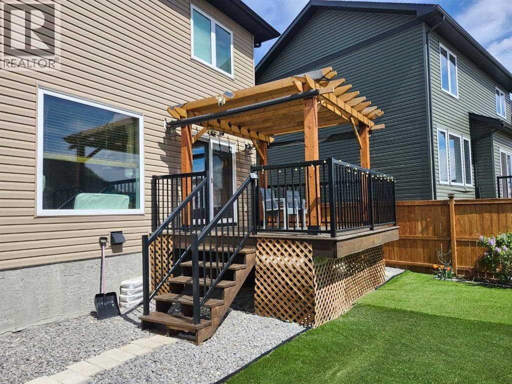 153 10 Avenue — photo 3