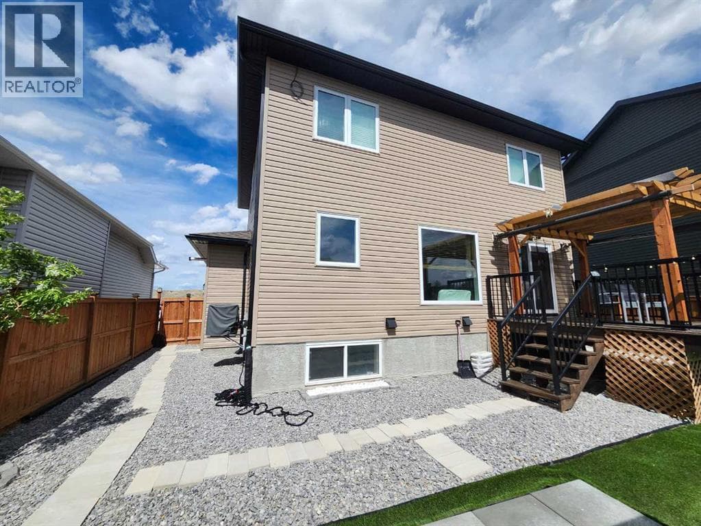 153 10 Avenue — photo 4