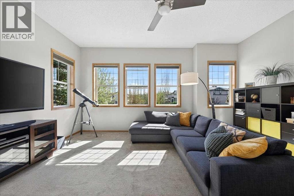 152 Chapman Close SE — photo 4