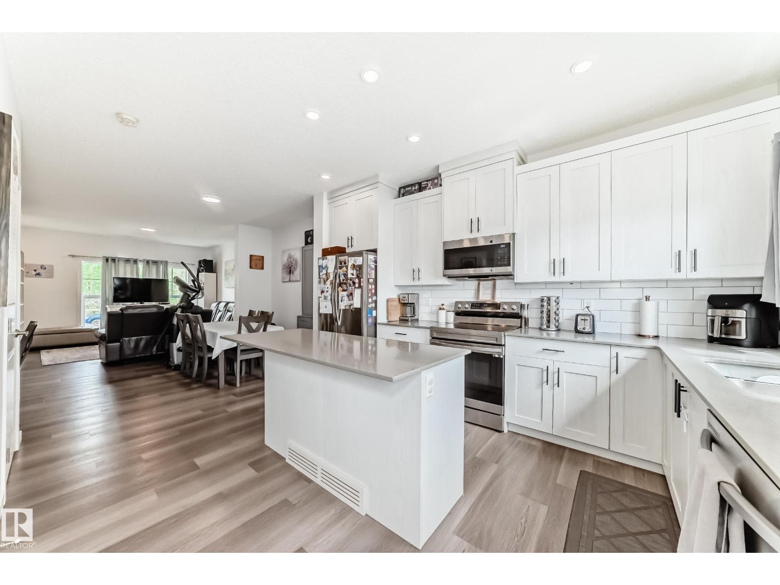 5167 Edgemont BV NW — photo 3