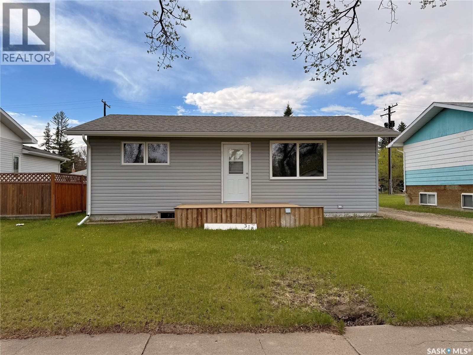 318 McTavish STREET