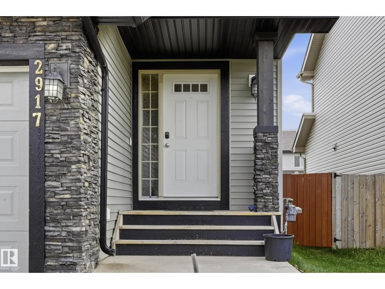2917 16A AV NW — photo 3