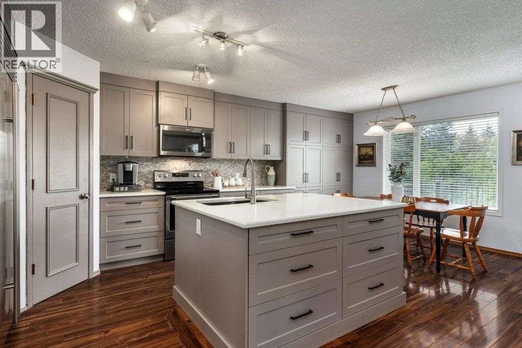 2 Springbank Crescent SW — photo 4