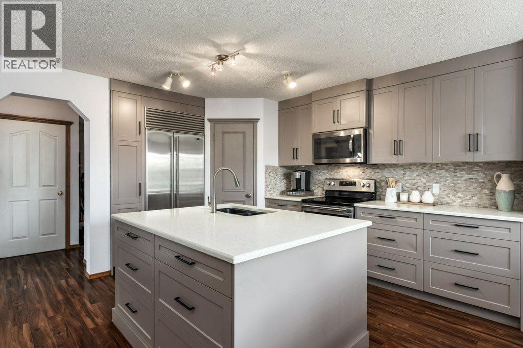 2 Springbank Crescent SW — photo 3