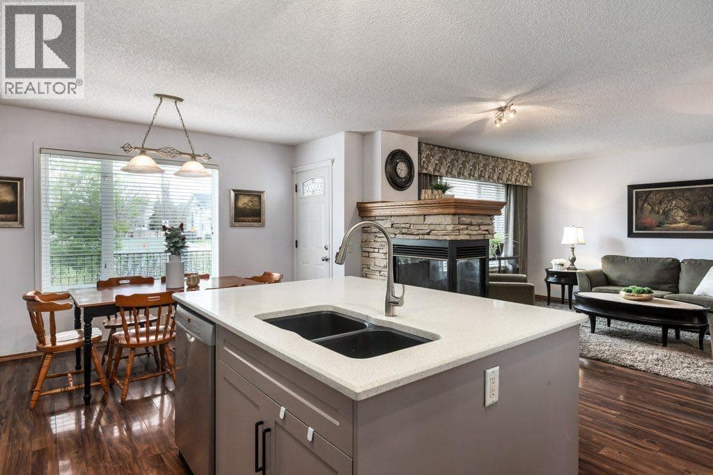 2 Springbank Crescent SW — photo 5