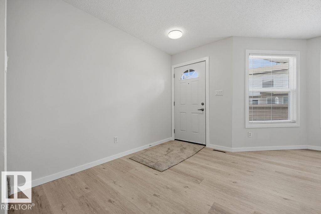 10473 24 AV NW — photo 3