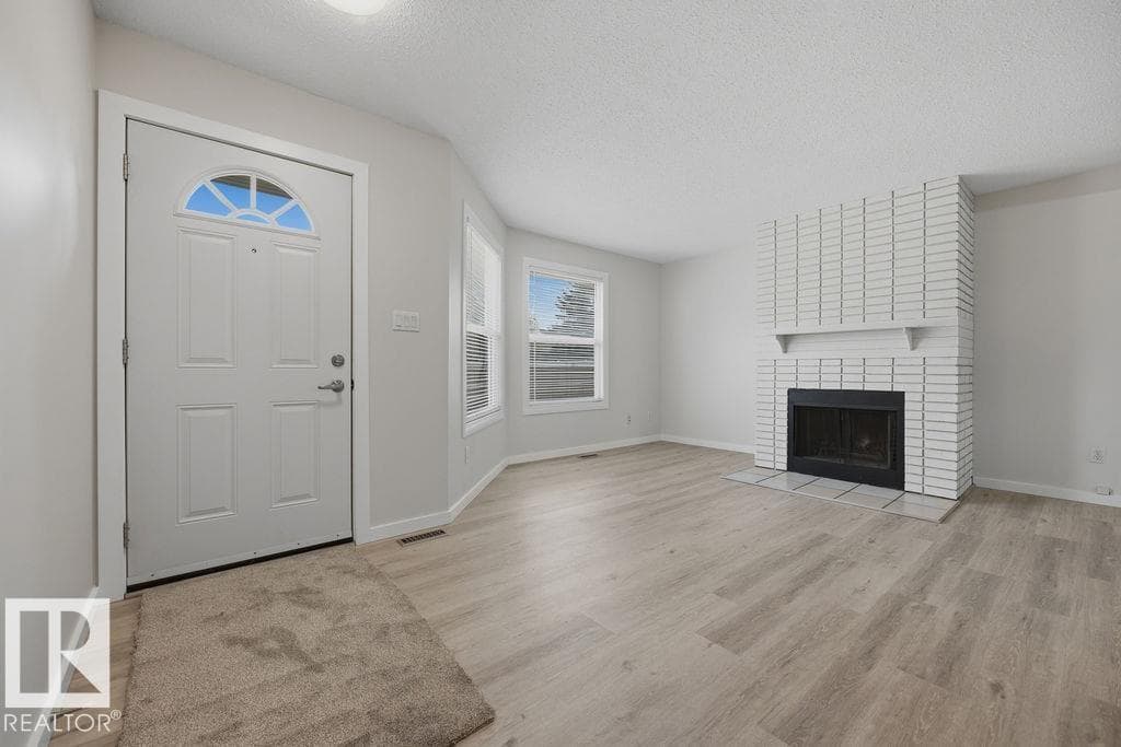 10473 24 AV NW — photo 4