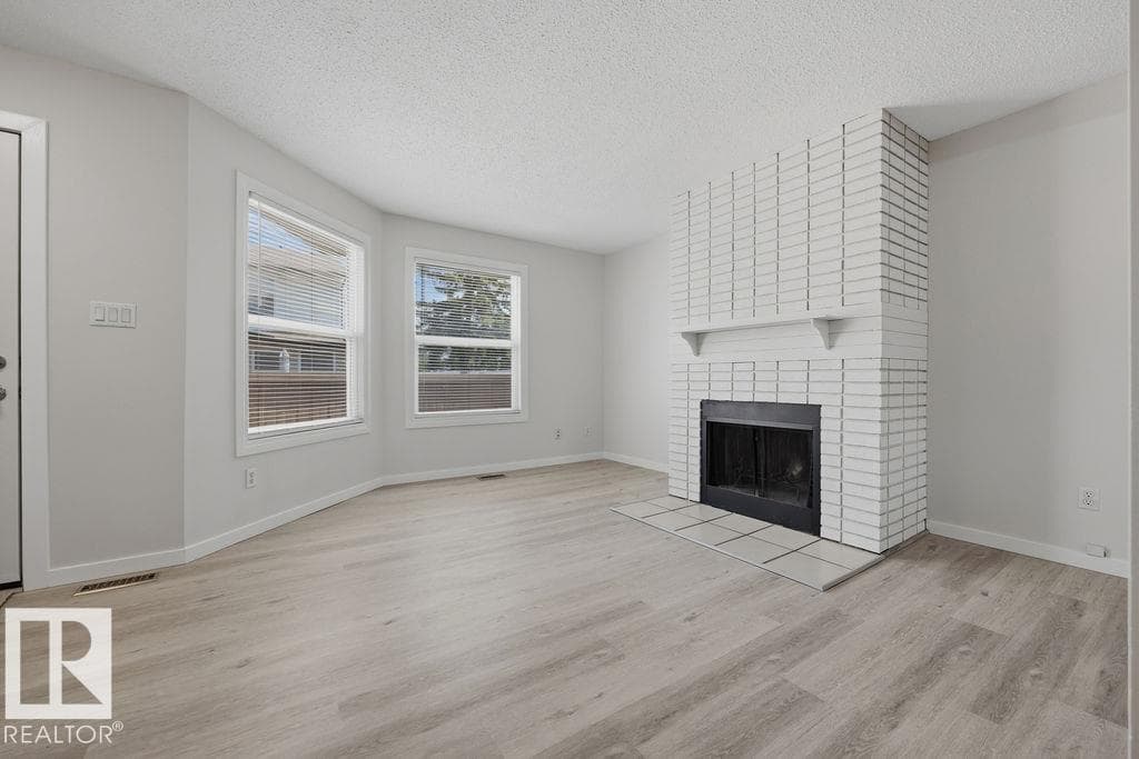 10473 24 AV NW — photo 5