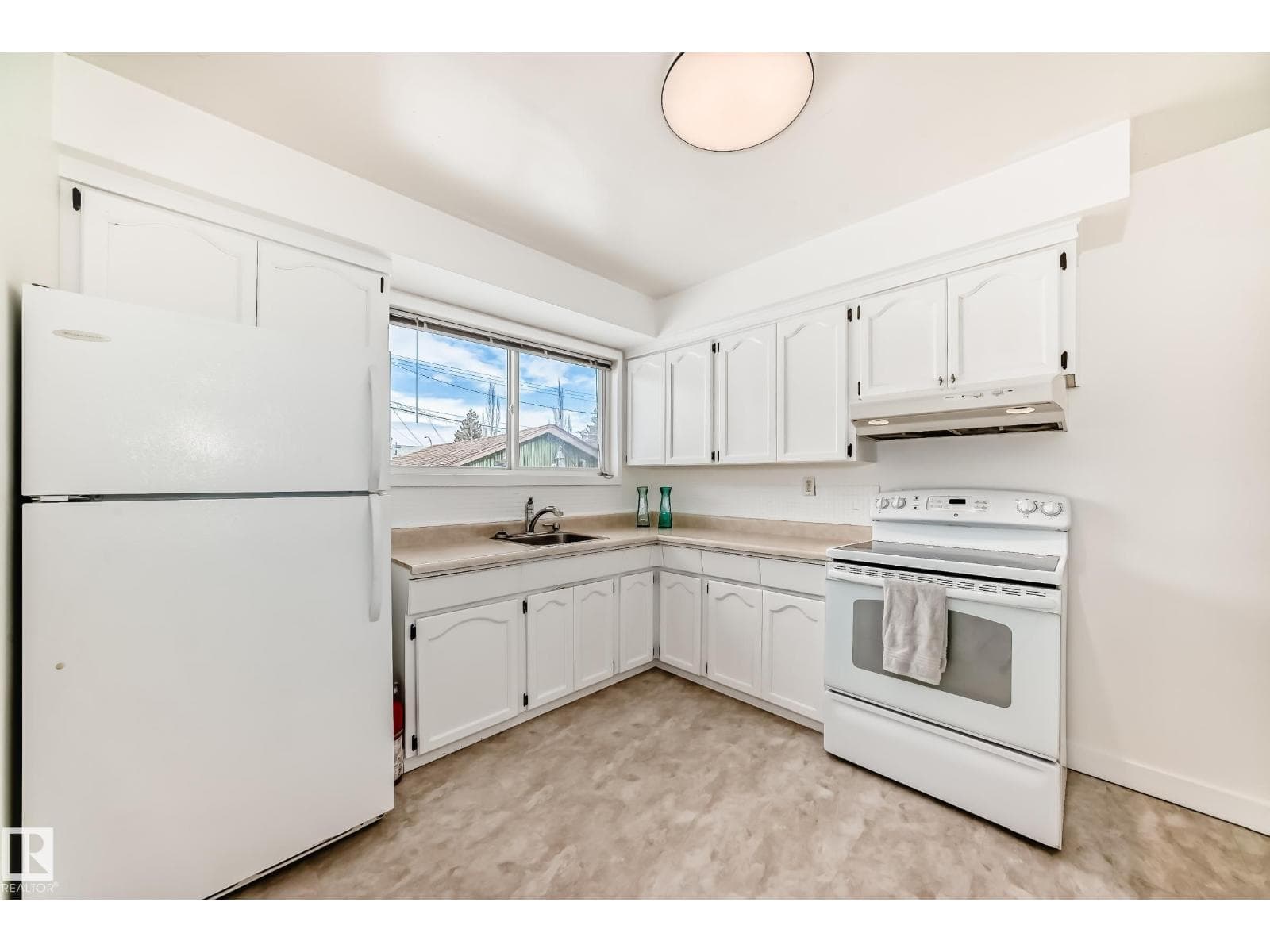 12824 134 AV NW — photo 2