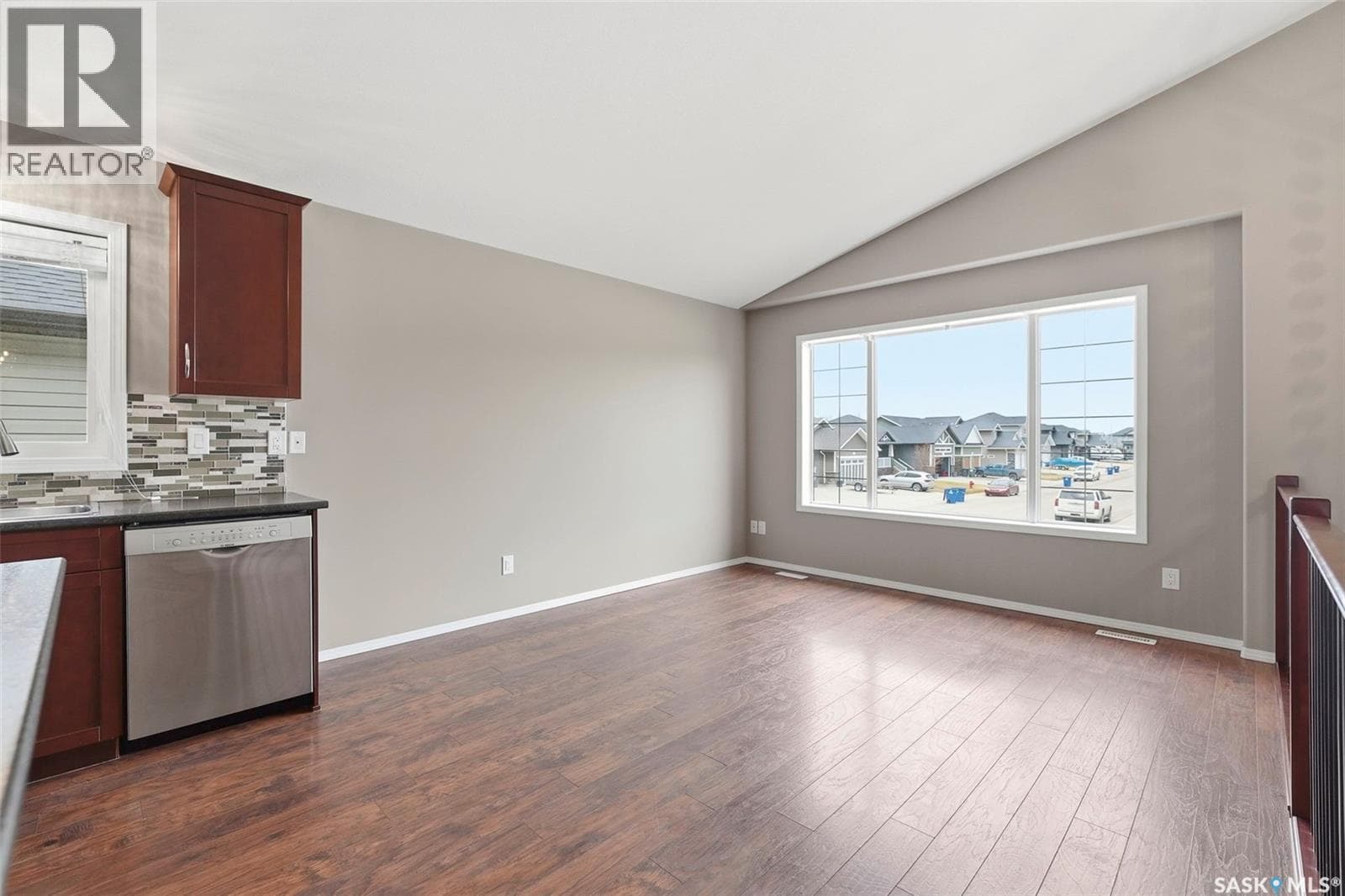 517 Redwood CRESCENT — photo 4