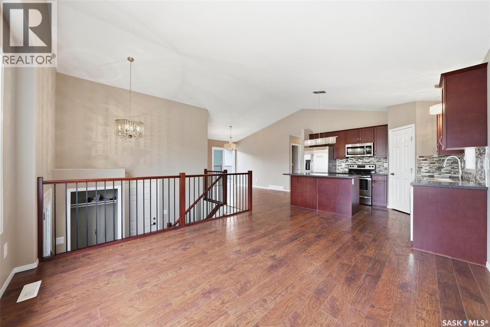 517 Redwood CRESCENT — photo 5