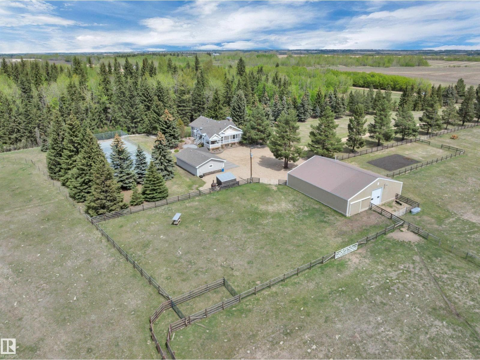 464012 A RGE ROAD 233