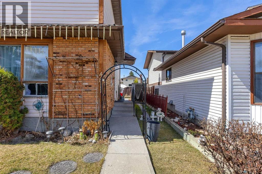 4811 60 Street NE — photo 3