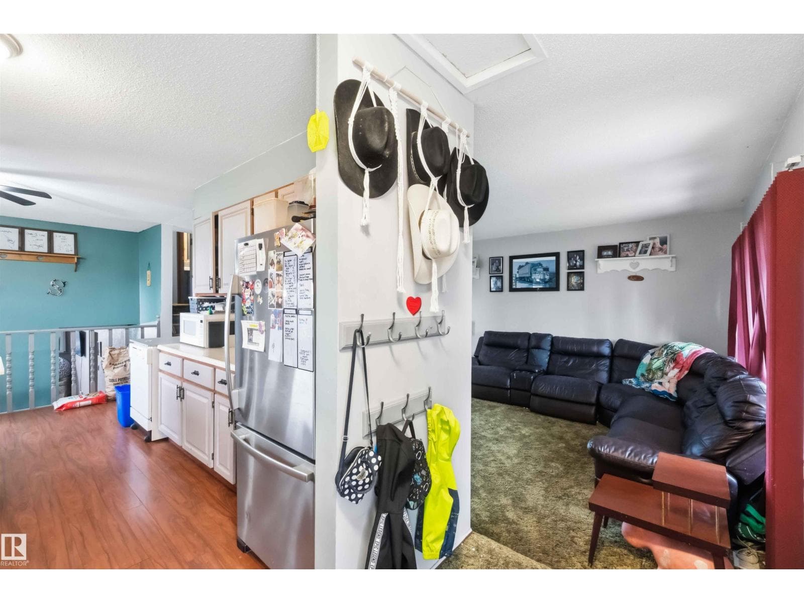 5437 49 AV — photo 4